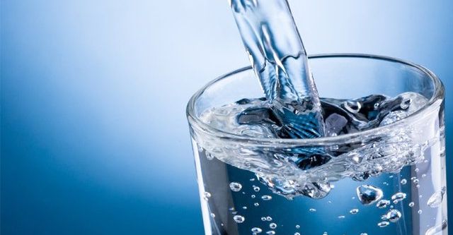 İftarla sahur arasında bol sıvı almak gerekiyor