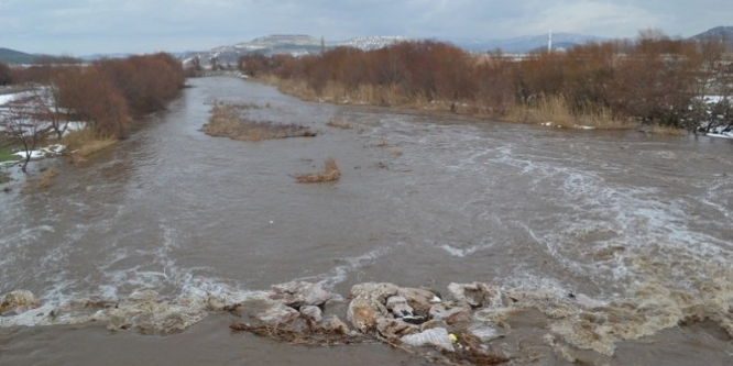 Bidadiç'te Simav çayı coştu
