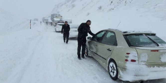 Erzurum - Bingöl yolu ulaşıma kapandı