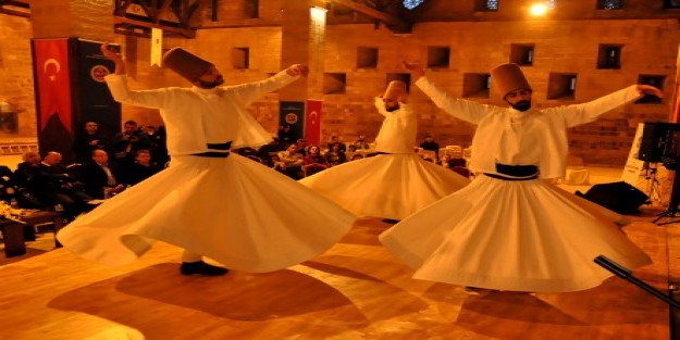 Tarihi Kervansarayda sema gösterisi