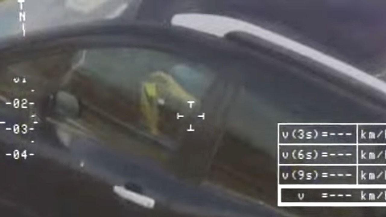 125 km/s hızla ilerlerken "Rubik Küpü" çözmeye çalıştı! Bu görüntü o soruyu tekrar akıllara getirdi: İnsan hayatı bu kadar mı ucuz?