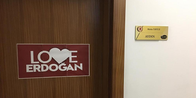 TBMM'de dikkat çeken Erdoğan afişleri!