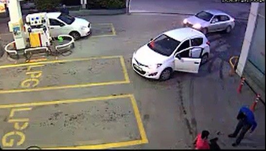 Benzin istasyonundaki pompalı dehşet kamerada