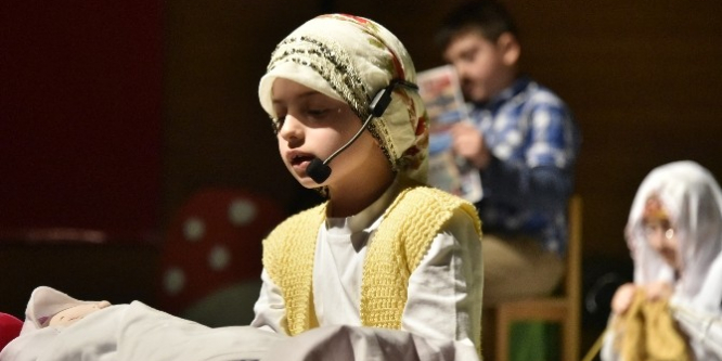 Gümüşhane'de minikler masal anlattı, büyükler dinledi