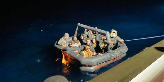13 düzensiz göçmen kurtarıldı