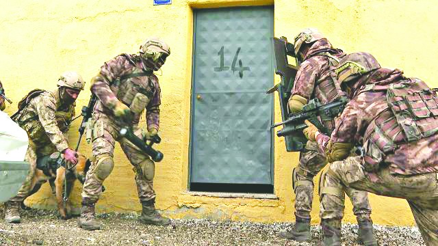 13 firari ele geçirildi! Sakarya’da FETÖ, PKK ve DEAŞ’a baskın: 23 şüpheli enselendi