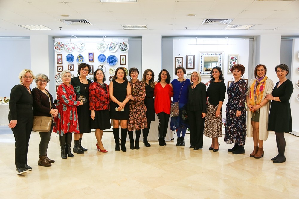 13 kadından çinilerin dünyasına yolculuk 