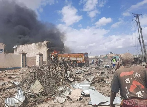 13 ölü 40 yaralı! O ülkede bomba yüklü kamyon patladı