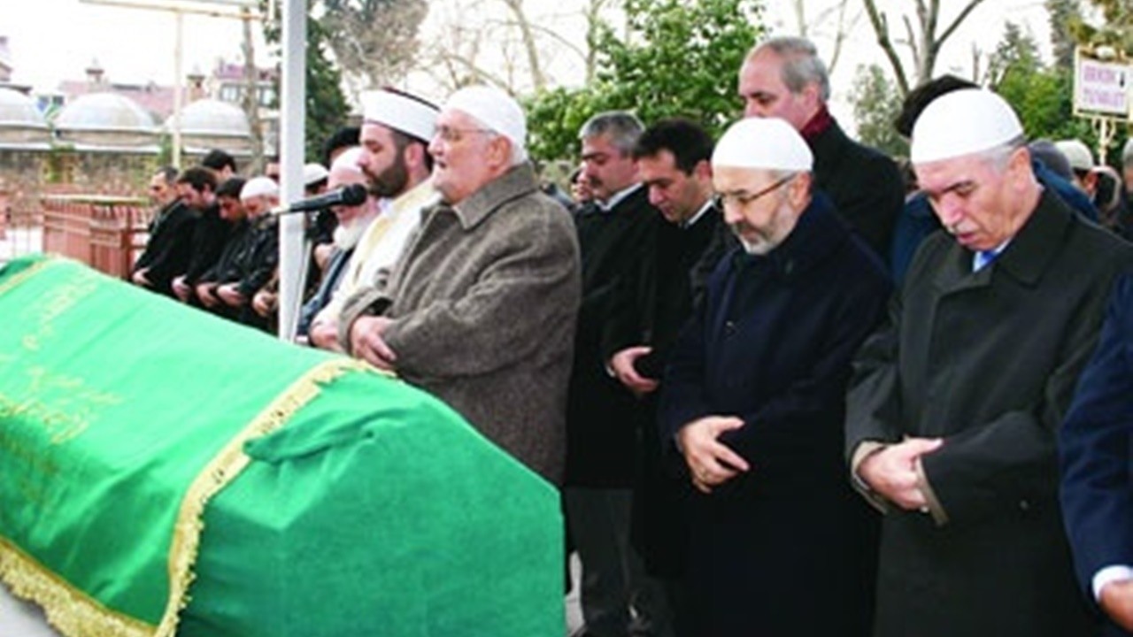 13 Şubat 2011: Duran Kömürcü'nün vefatı (Yazar/Yayıncı)