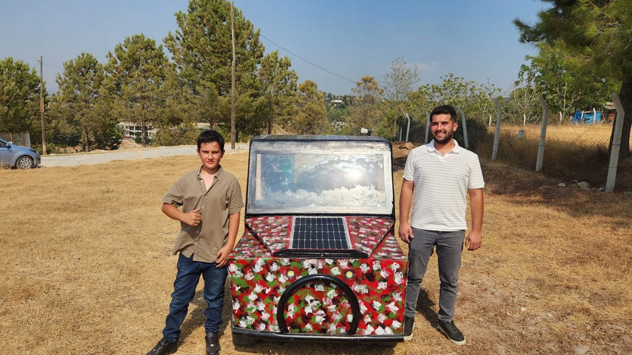 13 yaşındaki Barış’tan büyük buluş! Güneş enerjisiyle çalışan arazi aracı yaptı