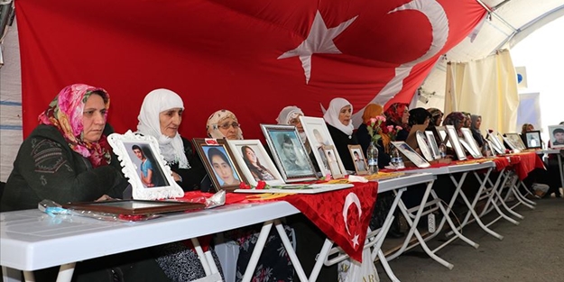 13 yaşındaki kızı kaçırılan Suriyeli anne Diyarbakır'daki evlat nöbetine katıldı