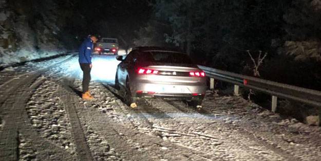 13 yıl sonra Marmaris'e kar yağdı