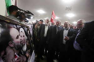 Esir Ruhlar sergisini Heniye açtı