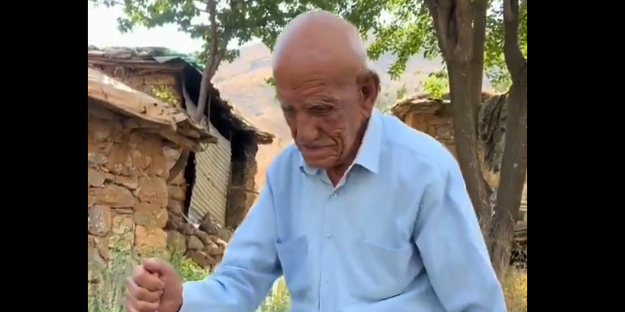 133 yaşındaki Raşit dede şok etti! Çayını 7 şekerli içiyor
