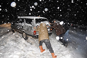 Mart kapıdan baktırdı, okullar kapandı