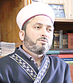 Artık cami adabına uyulacak