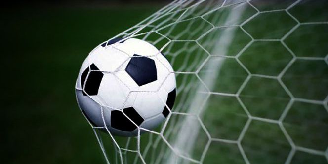 Maç bitiminde saha karıştı