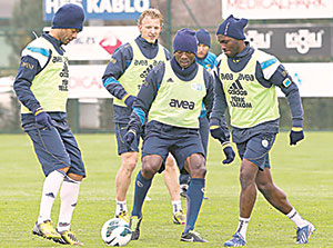 Fener, avantaj arıyor