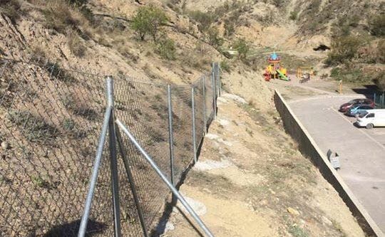 Toprak kaymasına tel örgülü önlem