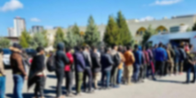 138 düzensiz göçmen sınır dışı edildi
