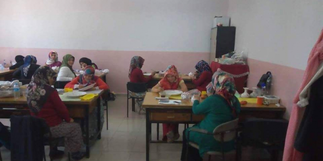 Aslanapalılar çini sanatını öğreniyor