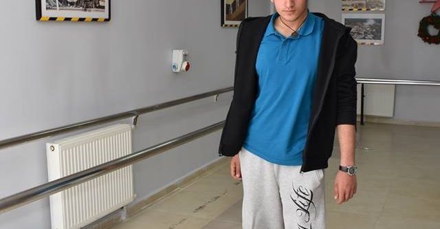 16 yıl sonra değneksiz yürüdü