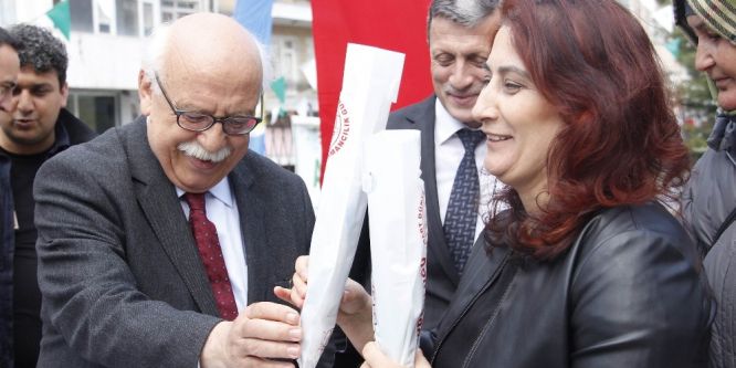 Bakan Avcı, fidan ve satranç takımı dağıttı