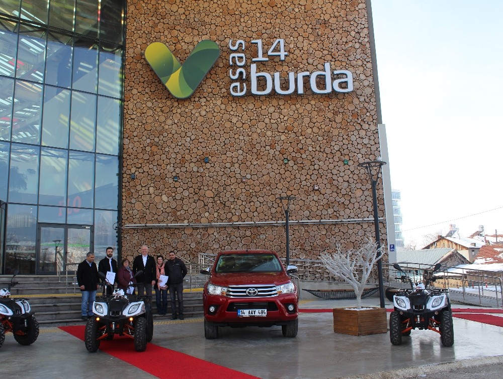 14 Burda’nın hediye araçları sahiplerine teslim edildi 