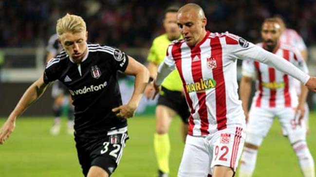 14 forvet bir Aatif Chahechouhe etmedi