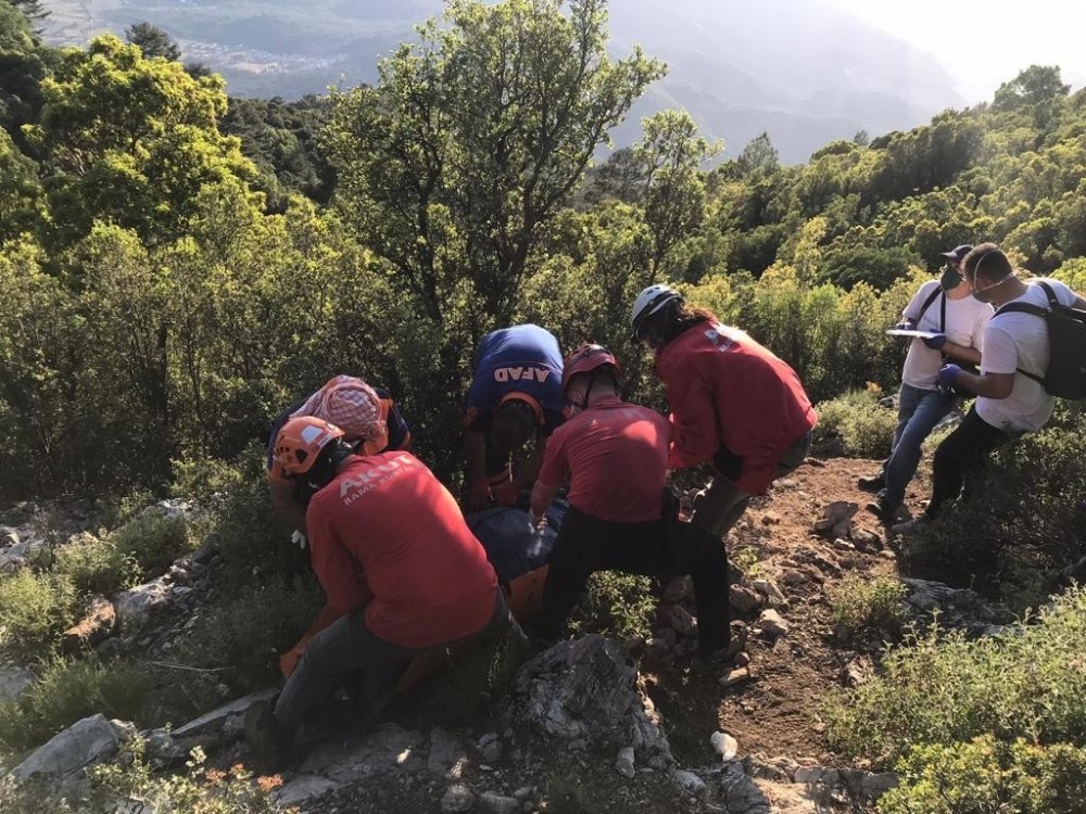 14 gün sora ölü bulunan dağcının cenazesi 14 saatte kurtarıldı 