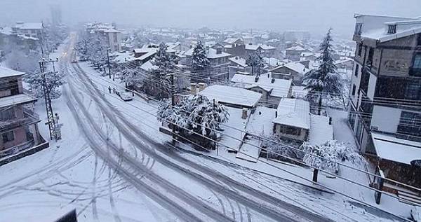 14 Mart Pazartesi İstanbul okullar tatil mi? İstanbul kar kaç gün yağacak?