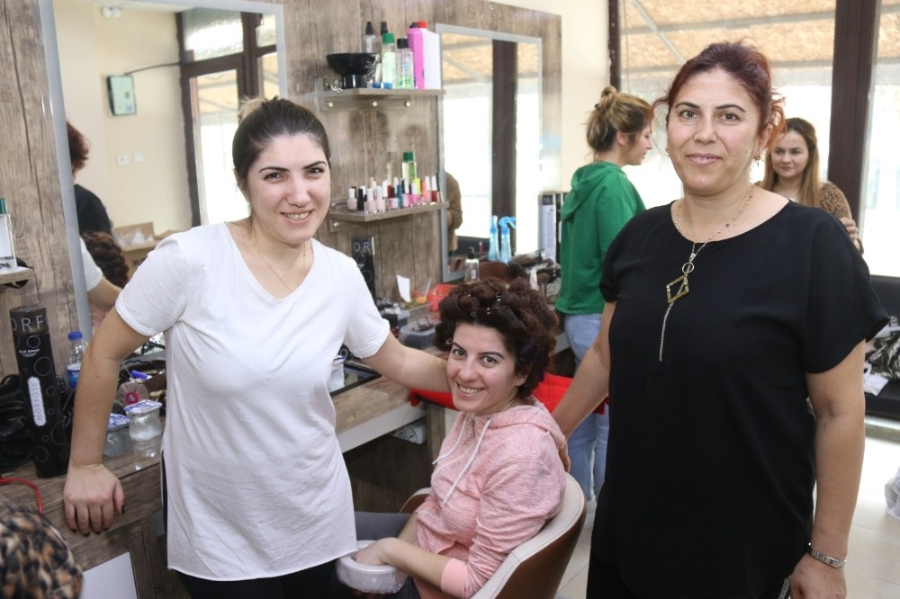 14 Şubat gelinlerinin saç ve makyajları kursiyerlerden 