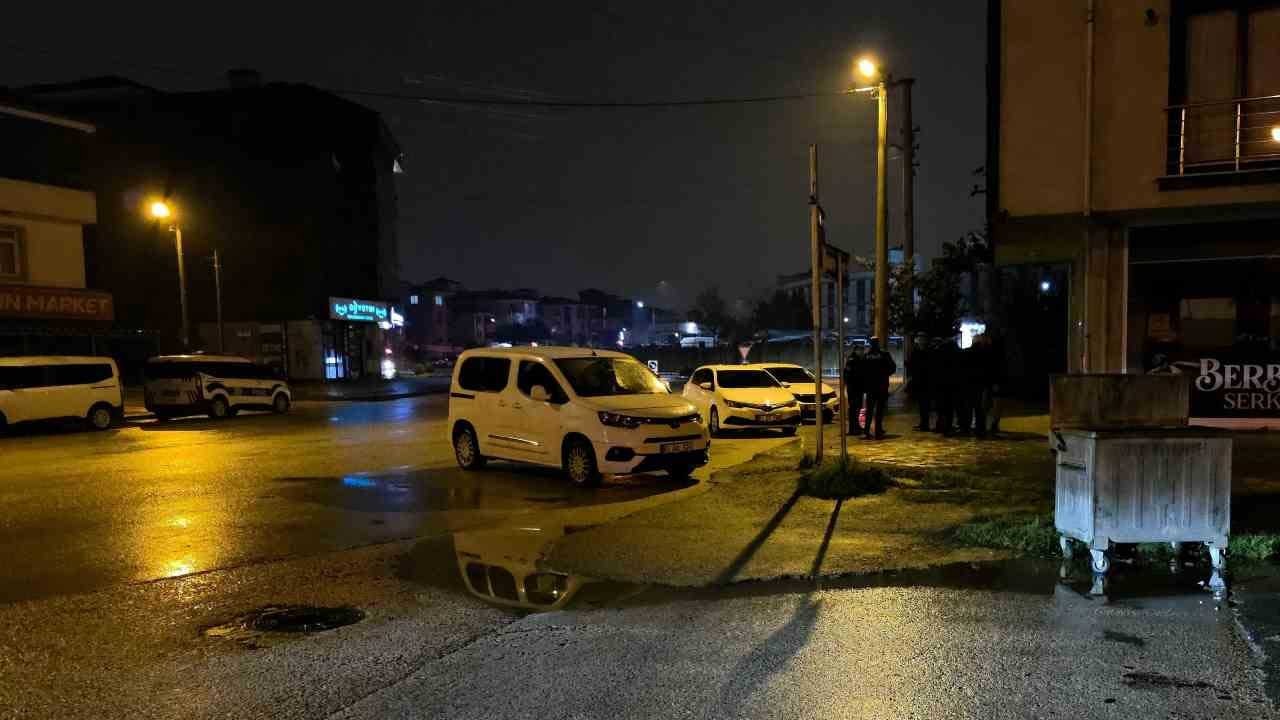 14 yaşında çocuk, otobüs durağında silahla vurulmuş halde bulundu