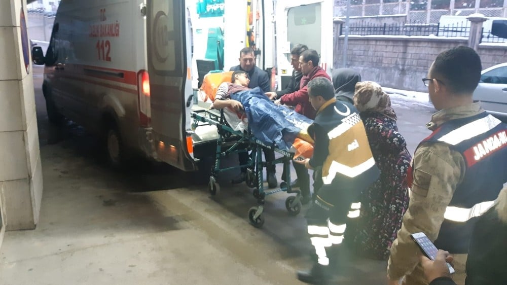 14 yaşındaki genç av tüfeği ile kazara kendini vurdu 