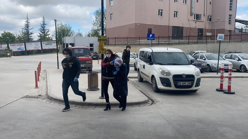 14 yaşındaki kızını erkek arkadaşıyla birlikte olmaya zorlayan kadın adliyeye sevk edildi 