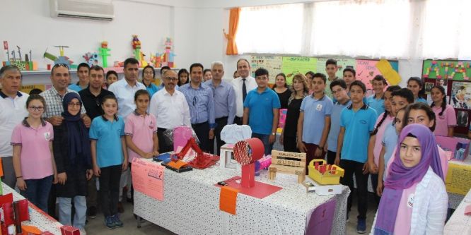 Öğrencilerden yıl sonu sergisi