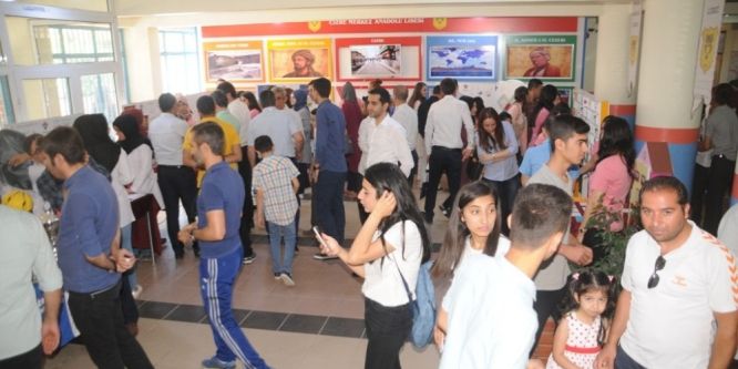 Cizre Merkez Anadolu Lisesinde TÜBİTAK bilim fuarı açıldı
