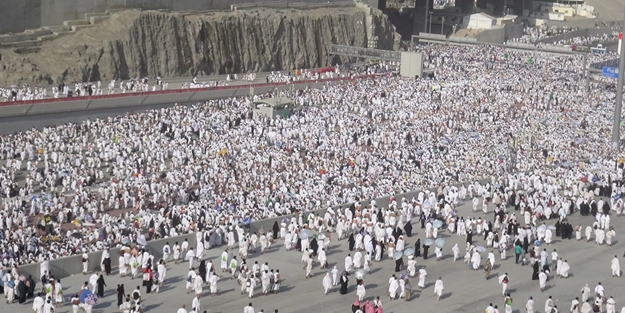 1453 kişi şeytan taşlarken hayatını kaybetti