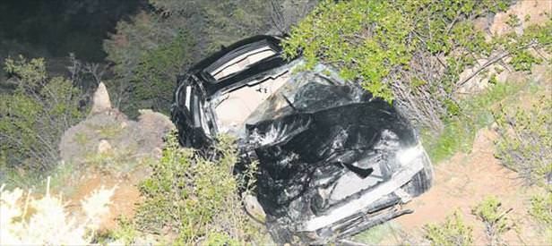 Kontrolden çıktı 15 metrelik uçuruma yuvarlandı: 6 yaralı