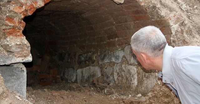 Rus komutanın cesedinin bulunduğu alanda başka mezarlar da var