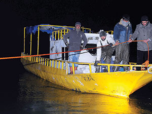 Mahsur kalan balıkçılar kurtarıldı