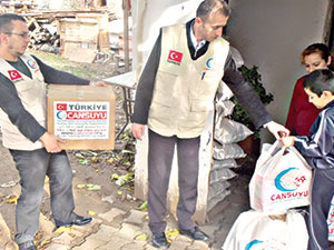 Cansuyu fakir İstanbullunun yüzünü güldürdü