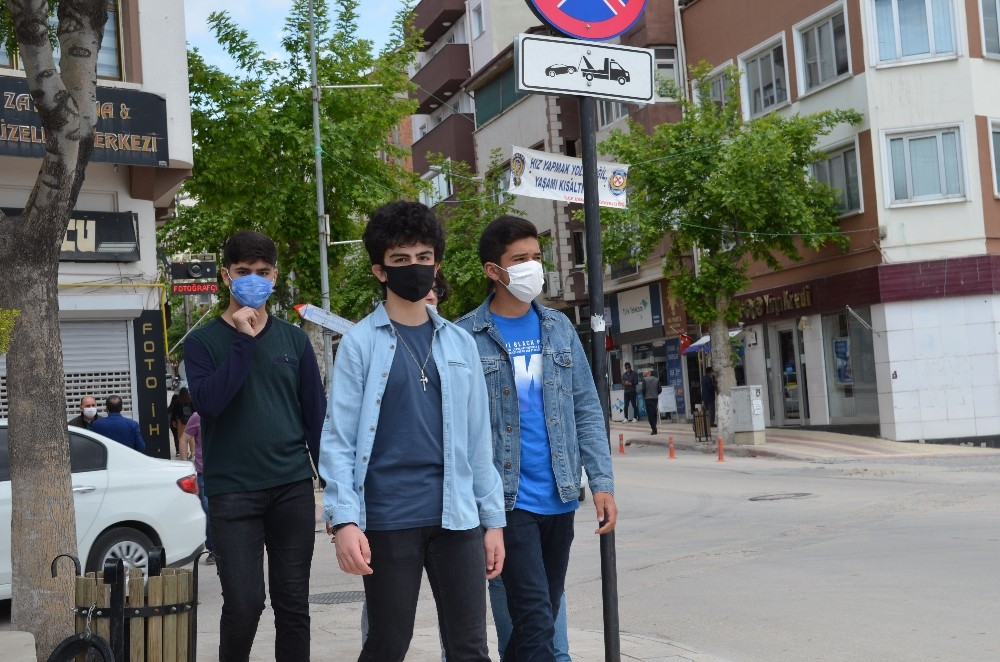 15-20 yaş grubu 3. kez sokağa çıktı 