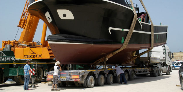 15 metrelik tekneyi tırla taşıdılar