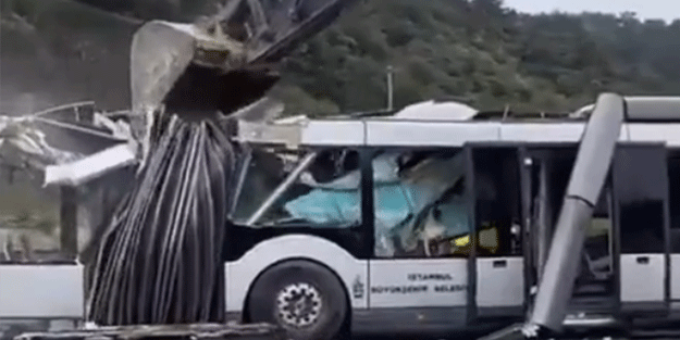 Sosyal medyadan sizin için seçtiklerimiz! Metrobüsün dozere parçalatıldığı görüntü ortaya çıktı