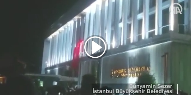 15 Temmuz gecesi Şehzadebaşı Camii imamının İstiklal Marşı'nı okuması