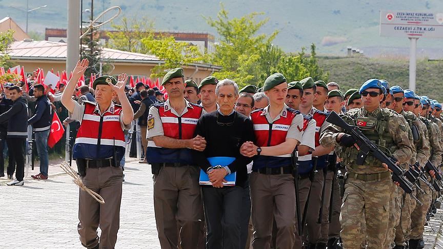 15 Temmuz hain darbecileri IŞİD terör örgütü ile açıklanabilir mi? Bu olmadan, FETÖ tehlikesi ortadan kalkmaz