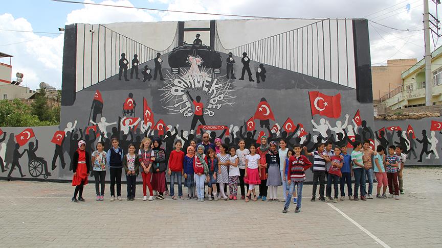 15 Temmuz ruhu okul bahçesine resmedildi