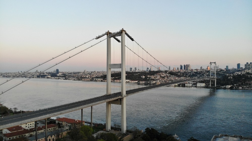 15 Temmuz Şehitler Köprüsü 4 günlük sokağa çıkma kısıtlaması sonrası boş kaldı 