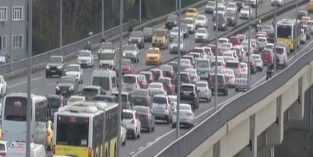 Köprü girişinde zincirleme kaza!
